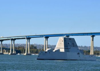 Zumwalt Destroyer Will Control Unmanned Ships, Aircraft in Upcoming Fleet Battle Problem