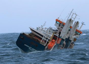 Salvage team gets control of stricken ship off Norway’s coast