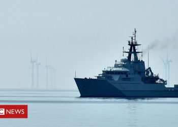 UK Royal Navy ships patrolling Jersey amid fishing row with France – BBC News